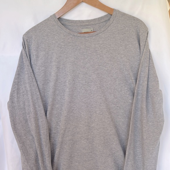 ASOS Other - NWOT ASOS Men’s Long Sleeve Tee Size Medium Light Gray.